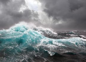sea_wave_and_dark_clouds