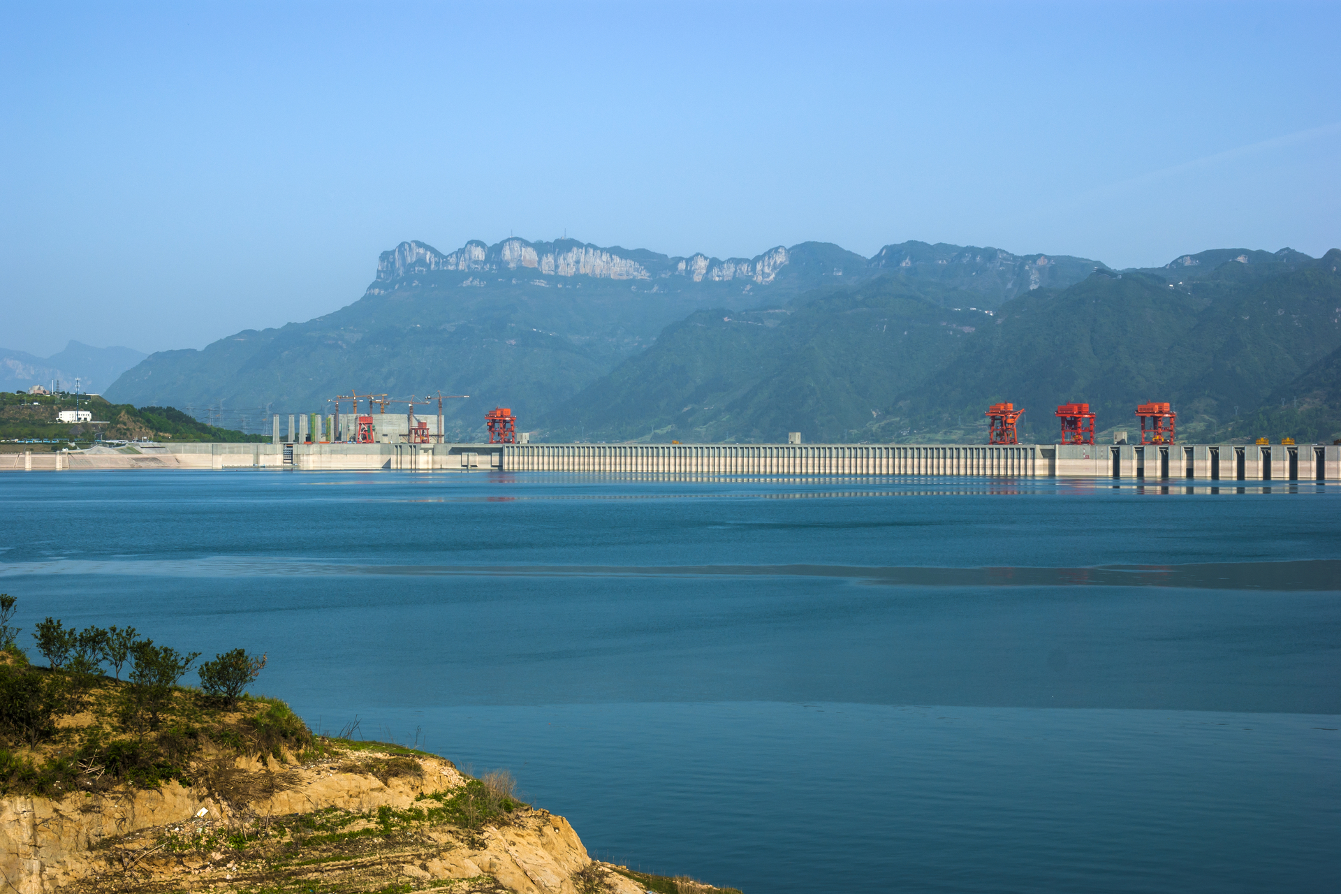 three_gorges_dam_reservoir_china